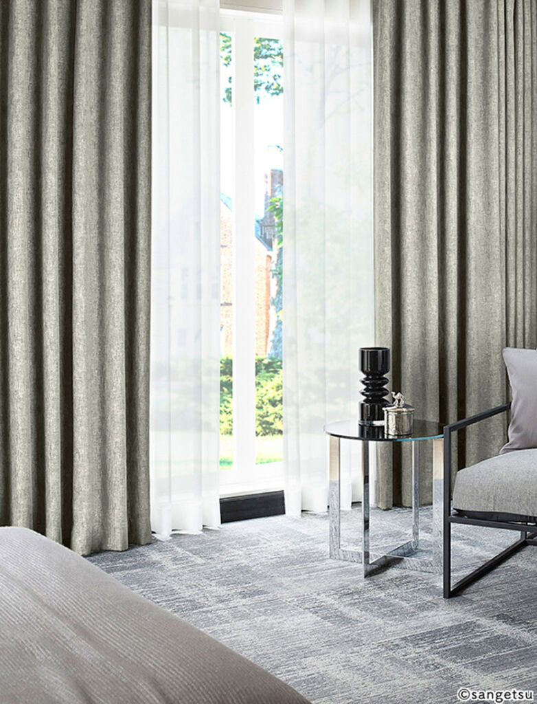 サンゲツ▼ストリングス オーダーカーテン LP仕様(形態安定加工) 約1.5倍ヒダ(本縫い) 裾:ウエイトウーリーロック▼SC7496 シアー レース Fun MOOMIN LOST IN THE VALLEY【カーテン幅3010〜4000×カン下寸法2610〜2800mm】