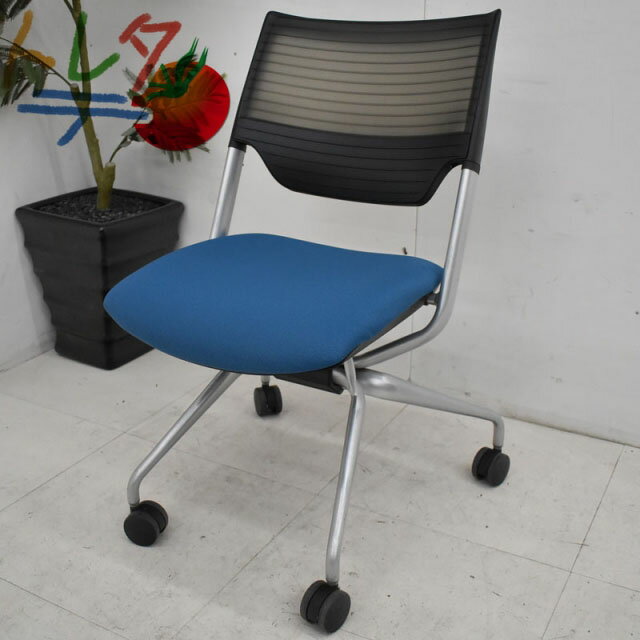 【中古】イトーキ レクシブ ネスティングチェア ブルー×ブラック 2020100303【中古オフィス家具】