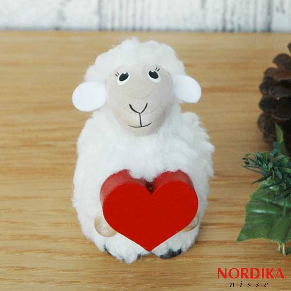 ハートを抱えたヒツジ NORDIKA Nisse(ノルディカニッセ)・ハンドメイド木製オブジェ