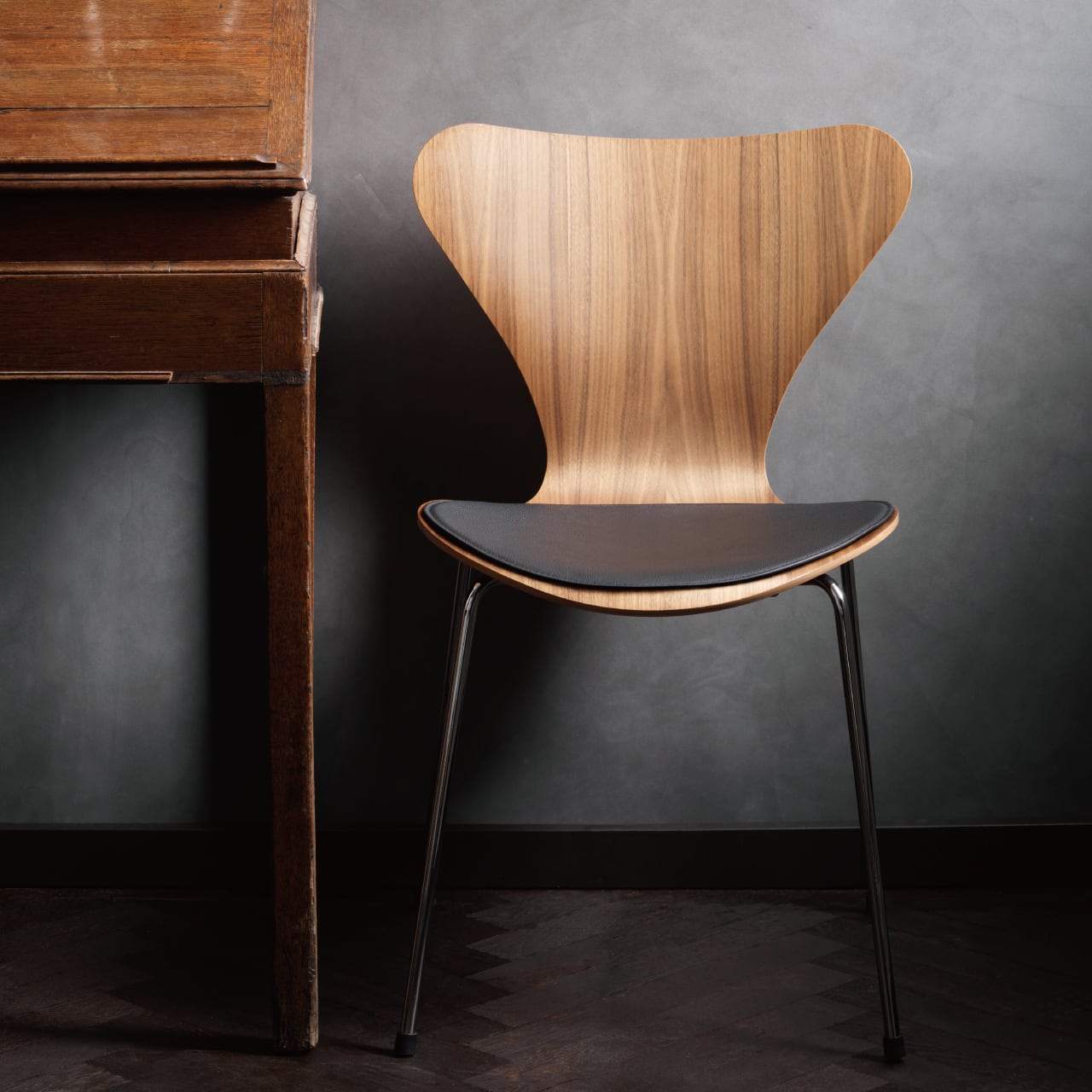 SERIES 7 / セブンチェア（3107）/ ナチュラルウッド / ウォルナット / SH43cm・SH46cm / クローム脚 / FRITZ HANSEN（フリッツ・ハンセン）/ 正規販売店 [2]