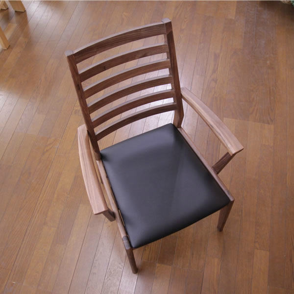 ウォールナット ダイニングチェア アニエス　肘付