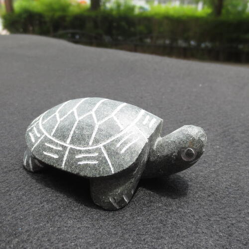 緑カメ 亀 子亀 かめ みどり 置物 彫刻品 turtle-M 置物 オブジェ おしゃれ 文鎮 御影石 手作り 送料無料 レターパックプラス