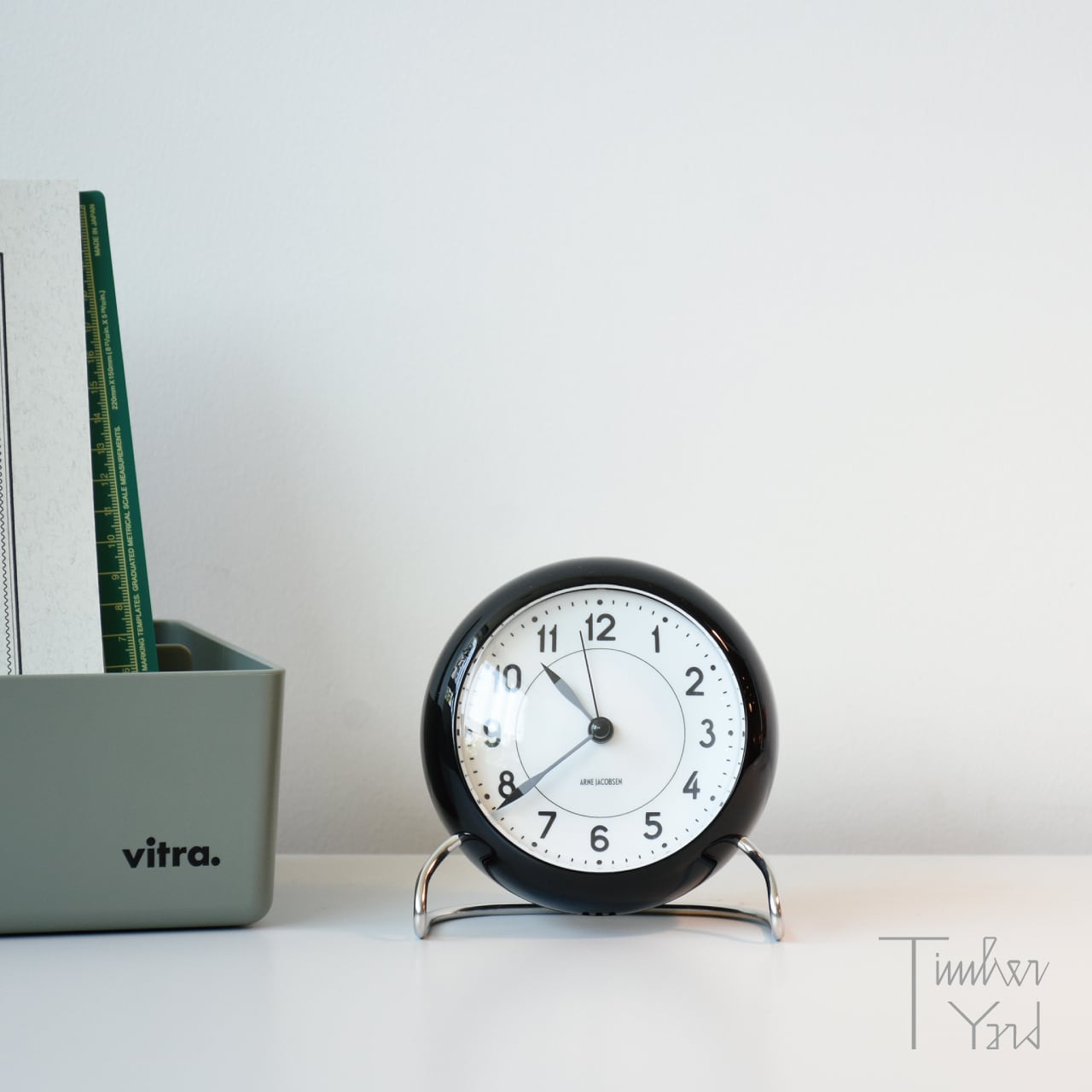 Table Clock / STATION / Black / Φ110mm / アラーム / スヌーズ / LED灯 / テーブルクロック / ステーション / ブラック / ARNE JACOBSEN（アルネ・ヤコブセン）/ 置き時計 / 目覚まし時計 / 正規販売店 [3]