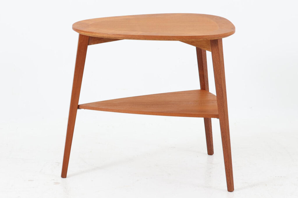 Holger Georg Jensen　お洒落な形のサイドテーブル　3本脚　チーク材　北欧家具ビンテージ/DK17596