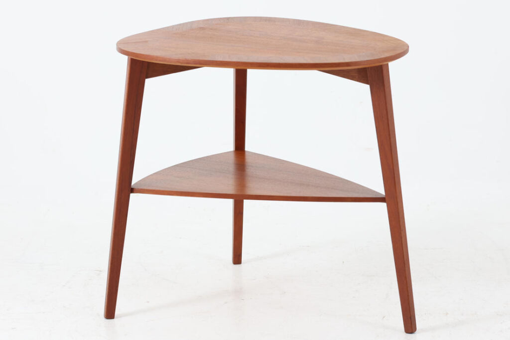 Holger Georg Jensen　お洒落な形のサイドテーブル　3本脚　チーク材　北欧家具ビンテージ/DK17502
