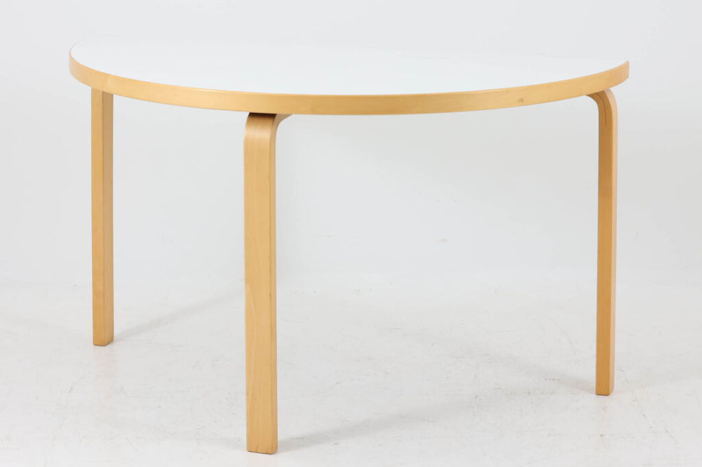Alvar Aalto(アルヴァ・アアルト)　95　半円テーブル　Artek(アルテック)　ホワイトラミネート　フィンランド製/DK17665