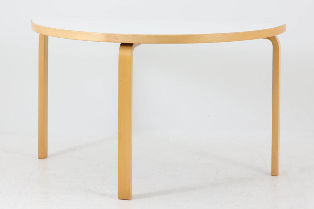 Alvar Aalto(アルヴァ・アアルト)　95　半円テーブル　Artek(アルテック)　ホワイトラミネート　フィンランド製/DK17689