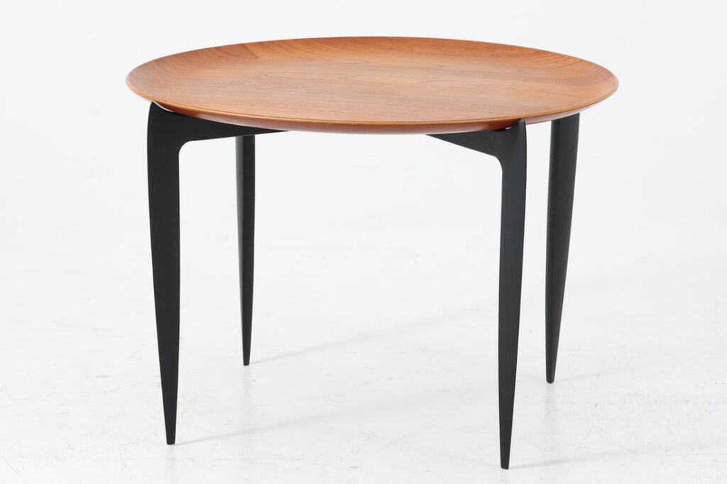 Fritz Hansen(フリッツ・ハンセン)　トレイテーブル　チーク材　Hans Engholm 