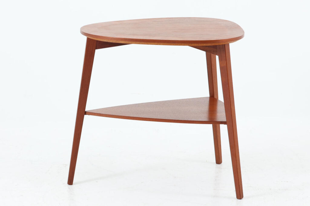 Holger Georg Jensen　お洒落な形のサイドテーブル　3本脚　チーク材　北欧家具ビンテージ/DK17503