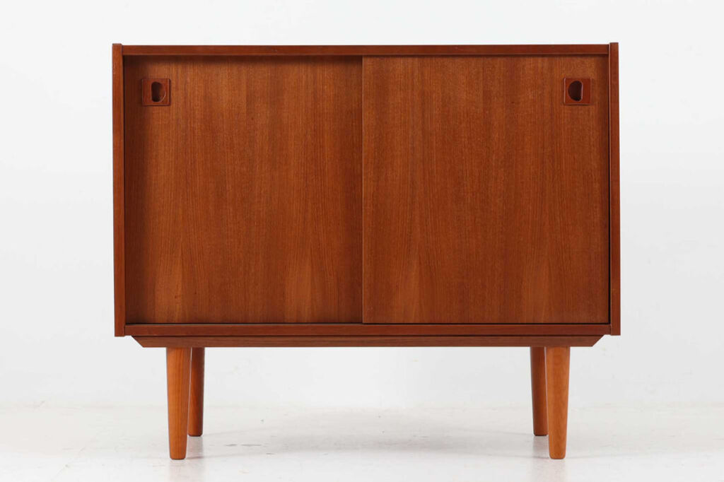 デンマーク製　小ぶりなローボード　チーク材　北欧家具ビンテージ