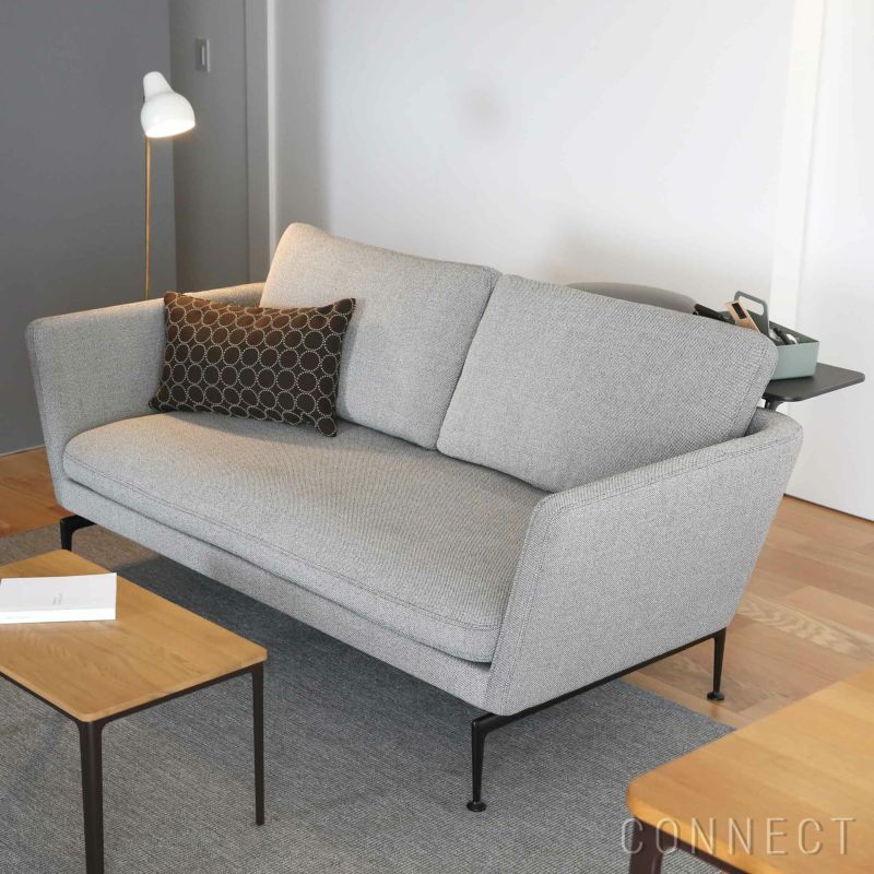 【ソファキャンペーン対象】Vitra（ヴィトラ） / Suita Sofa 2-Seater（スイタソファ 2シーター）バッククッション クラシック トレー付き / Credo 13 salt’n pepper /ベーシックダーク脚・パウダーコート仕上げ