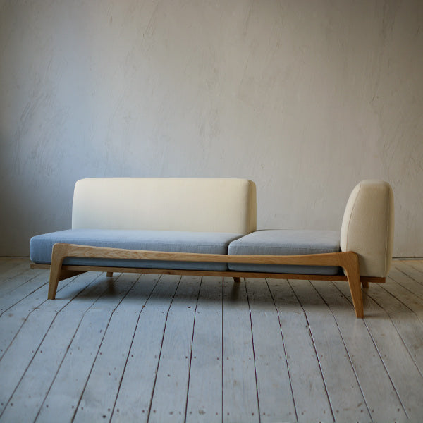 Luu Sofa ecru / gray（左右反転仕様） | オーク/ウォルナット/アッシュ無垢材