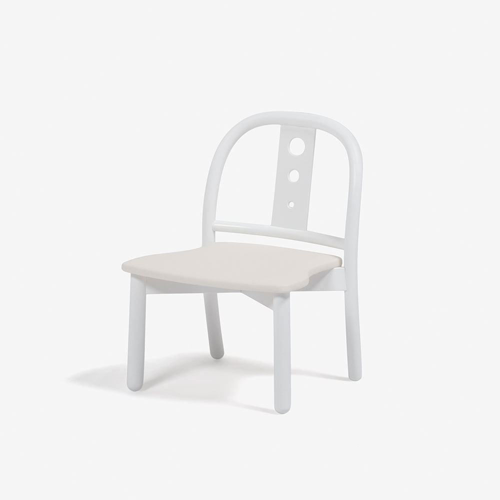 秋田木工 キッズチェア「101」木部ブナ材ホワイト色  座PVCアイボリー色【セール対象品のため20%OFF】