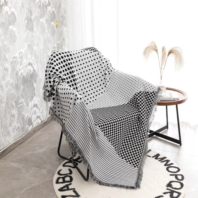 マルチカバー ソファカバー 北欧 ブランケット おしゃれ ソファーのカバー ラグ タッセル ソファ ブランケット ベッドカバー 暖かい キズ 汚れ防止 ソファーマット 毛布 春夏秋冬用 防塵 ドット 雰囲気作り フリンジ付き 130×180cm LKSDN