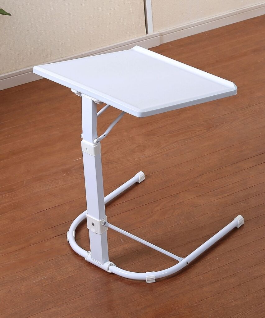 高さと角度が変えられるマルチテーブル