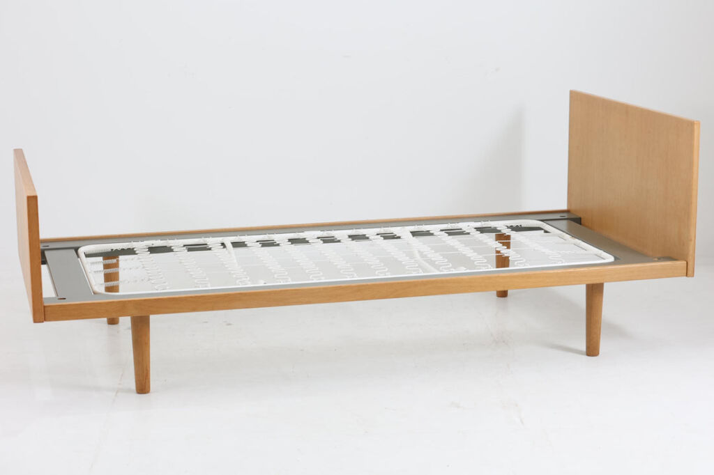 Hans J.Wegner（ハンス・J・ウェグナー）　シングルベッドフレーム　オーク材　GETAMA/ゲタマ/DK17691