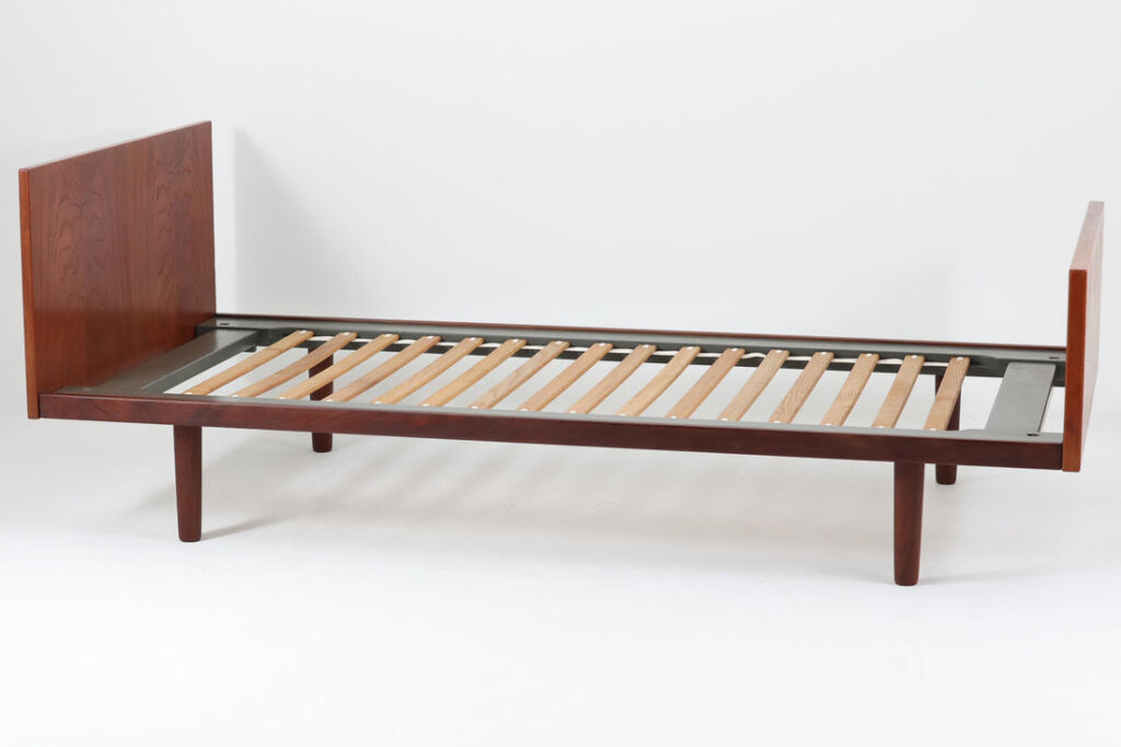 Hans J.Wegner（ハンス・J・ウェグナー）　シングルベッドフレーム　チーク材　GETAMA/ゲタマ/DK16205