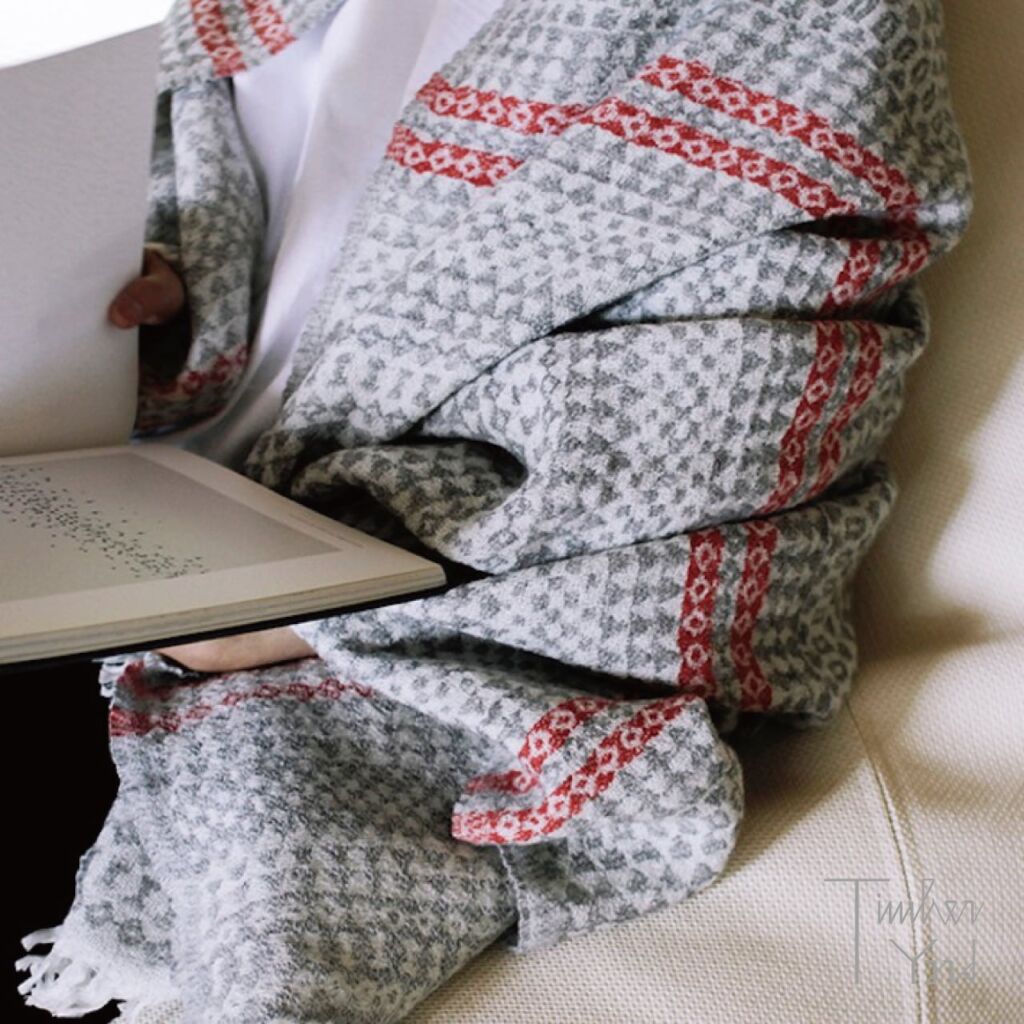 【在庫限り】AINO ブランケット / grey-red / 130×170cm / ウール / アイノ / 北欧デザイン / LAPUAN KANKURIT（ラプアン カンクリ）