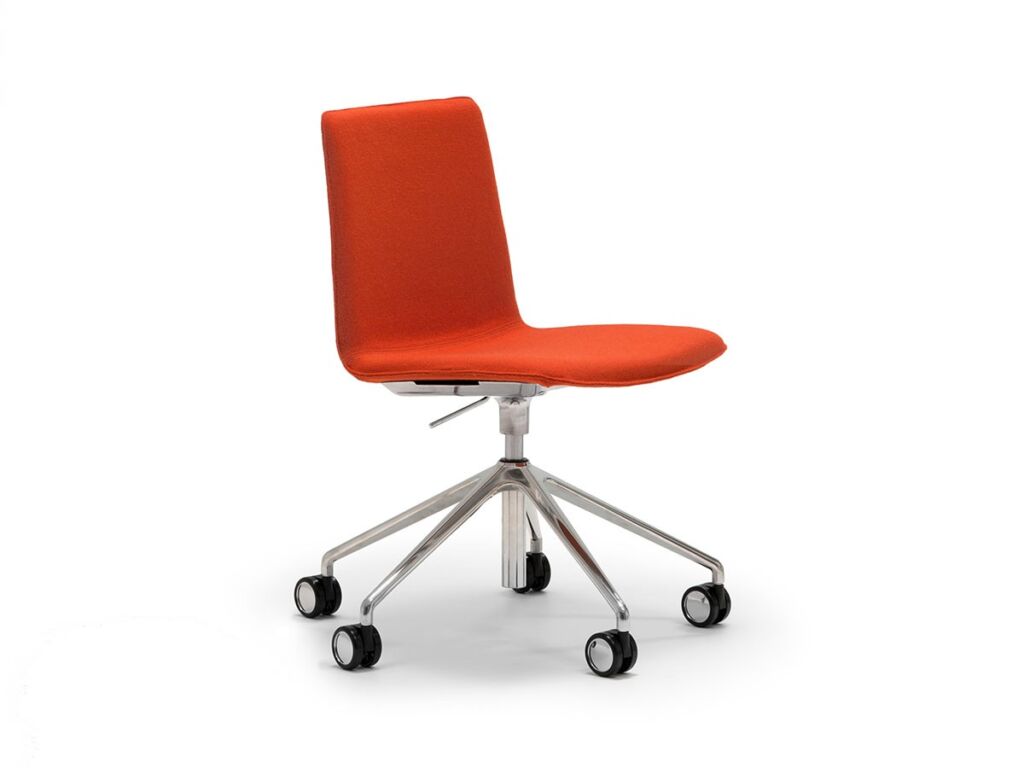 Flex High Back
Chair
Fully Upholstered Shell / フレックス ハイバック SI1656
チェア キャスターベース アルミニウム製（フルパッド）