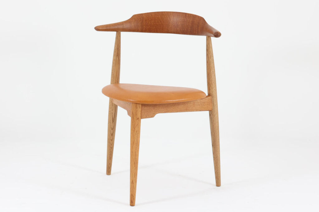 Fritz Hansen(フリッツ・ハンセン)　ハートチェア　オーク材　Hans J.Wegner（ハンス・J・ウェグナー）/DK11807
