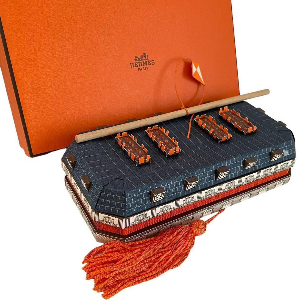 「未使用」未使用品 HERMES エルメス ペーパークラフト フリンジ 紙 提灯 オレンジ 保存箱つき ハイブランド ネイビー ボタン電池 インテリア