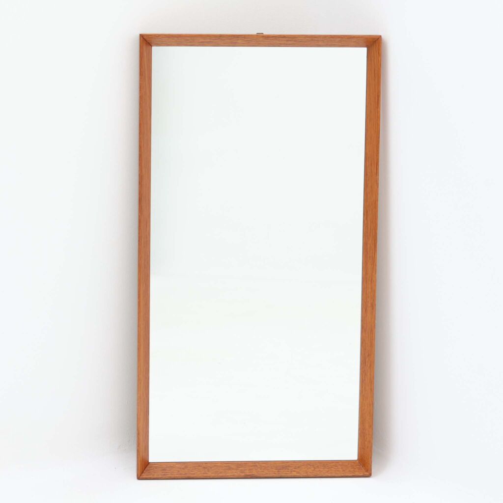 壁掛け/立掛けミラー チーク 高さ69cm デンマーク製 北欧ビンテージ家具 木枠ミラー 北欧家具 小型鏡 全身鏡 壁面装飾 インテリア鏡