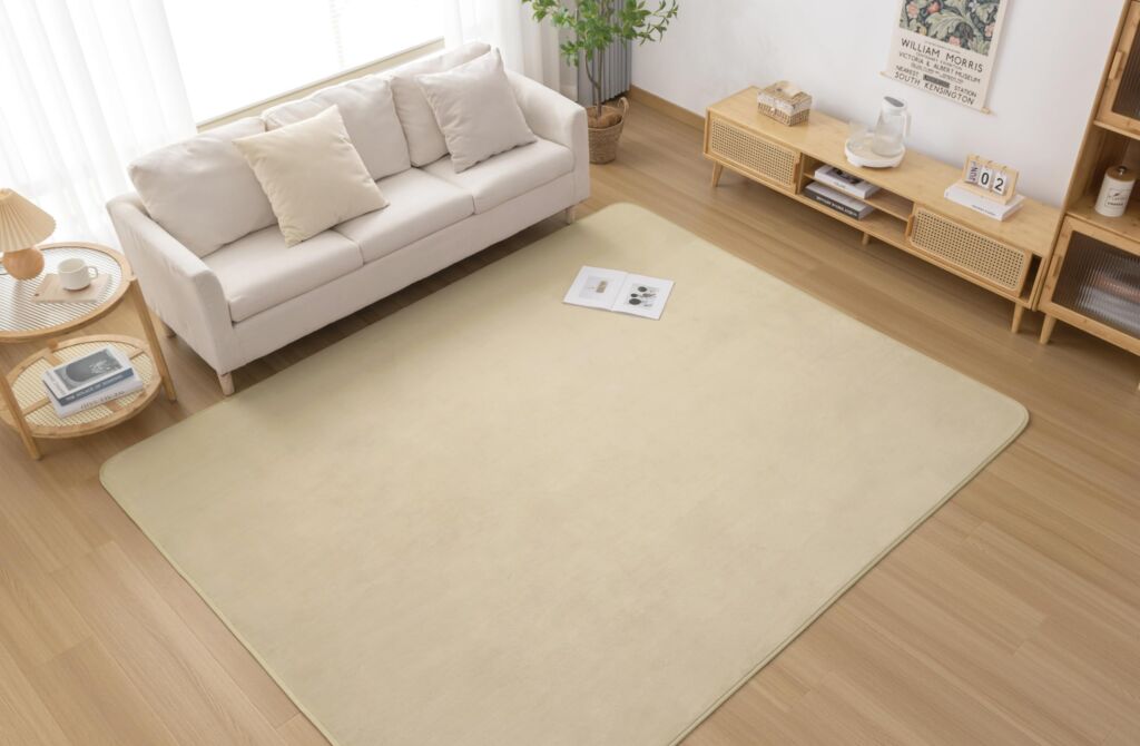Housecover カーペット ラグ ラグマット滑り止め付 洗える 130×185cm 約1.5畳 絨毯 防ダニ 抗菌 防臭 オールシーズン快適に使用 床暖房 ホットカーペット対応 ふわふわ肌触り フランネルラグ 無地 ベージュ