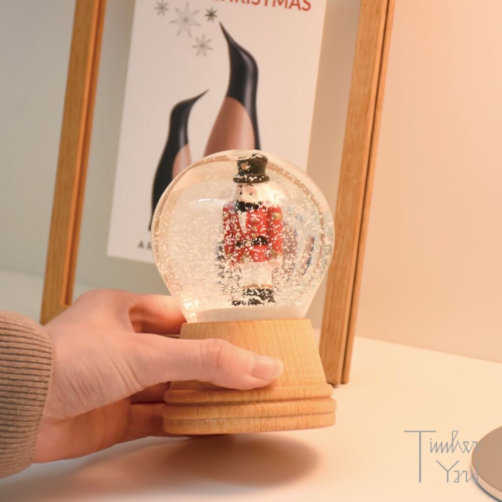 【アウトレット】スノードーム / くるみ割り人形 / 木製台座 / Φ8cm / PERZY（パージー）/ スノーグローブ / 正規販売店