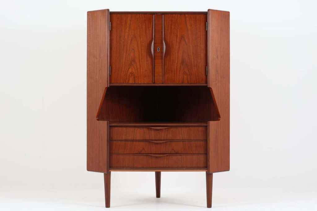 デンマーク製　コーナーキャビネット/シェルフ　チーク材　北欧家具ビンテージ/DK16030