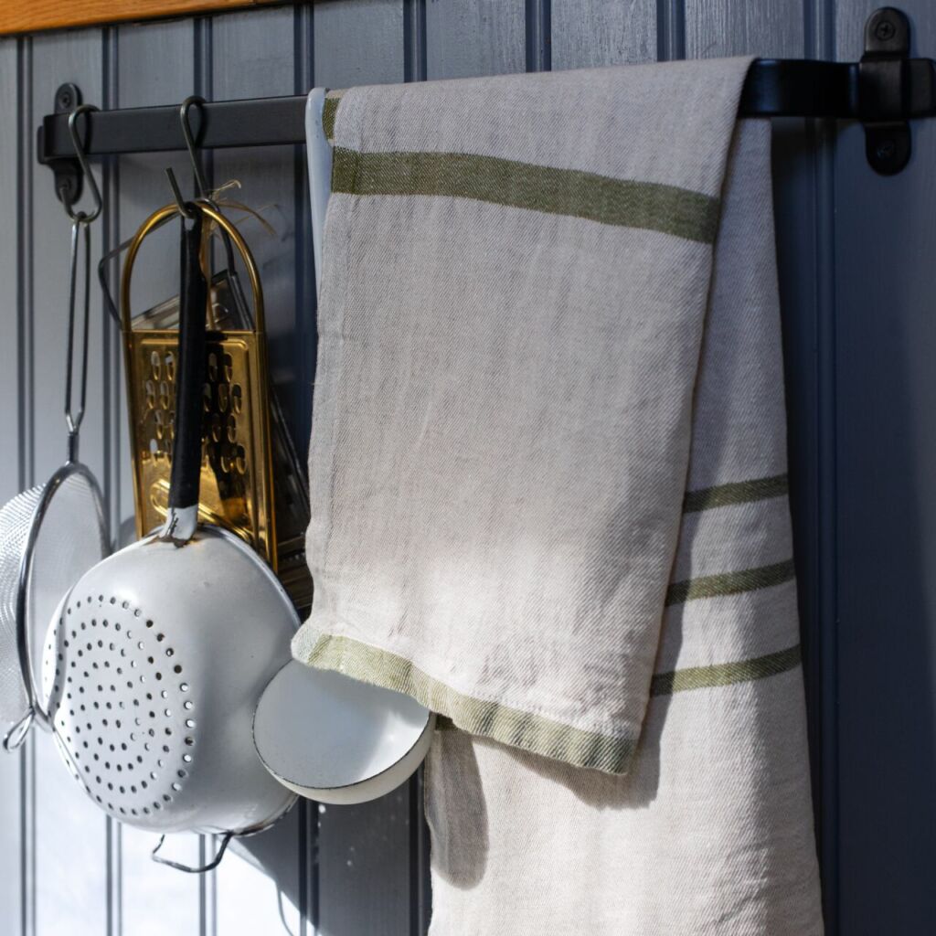 【ONLINE限定】USVA ハンドタオル / linen-olive / 48x70cm / ウォッシュドリネン / 吸水 / 速乾 / タオル / キッチンタオル / LAPUAN KANKURIT（ラプアン カンクリ）