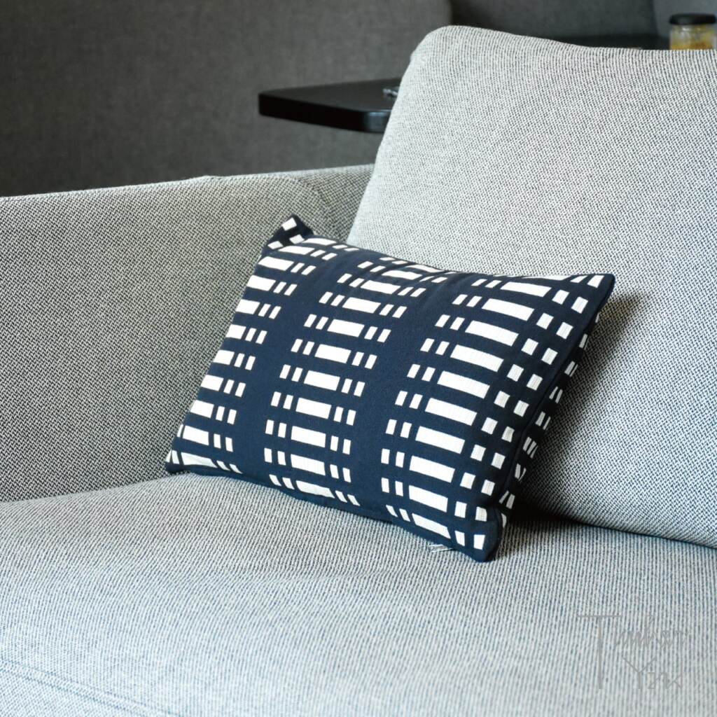 【ONLINE限定】Rectangle Cushion Cover Nereus / Black / 30×50cm / Johanna Gullichsen（ヨハンナ・グリクセン）/ ネレウス / ブラック / ファスナー付き / クッション付き / コットン / 正規販売店 / クッションカバー