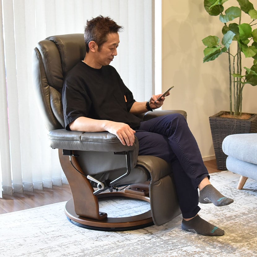 パーソナルチェア 本革張り リクライニングチェア 1人掛けソファ 省スペース 回転式 幅800×奥行800～1650×高さ710～1050mm [3]