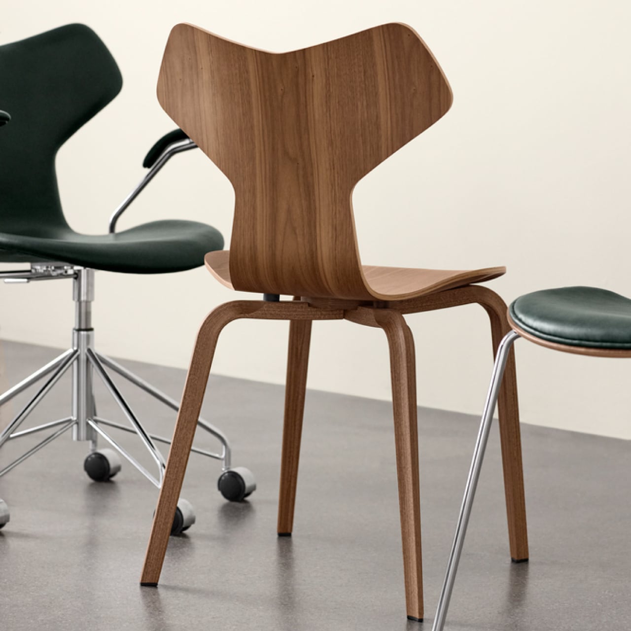 GRAND PRIX / グランプリチェア（4130）/ ウォルナット / ウッドレッグ / SH43cm・SH46cm / FRITZ HANSEN（フリッツ・ハンセン）/ 正規販売店 [2]