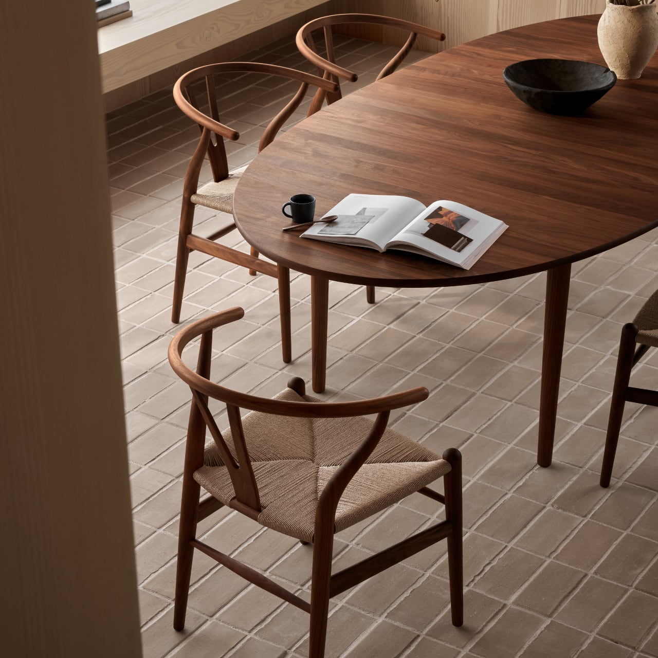 CH24（Yチェア） / ウォルナット材 オイル仕上げ / ナチュラルペーパーコード / SH45cm / CARL HANSEN & SON（カール・ハンセン＆サン） / ハンス J. ウェグナー / ワイチェア / walnut oil / 正規販売店 [3]