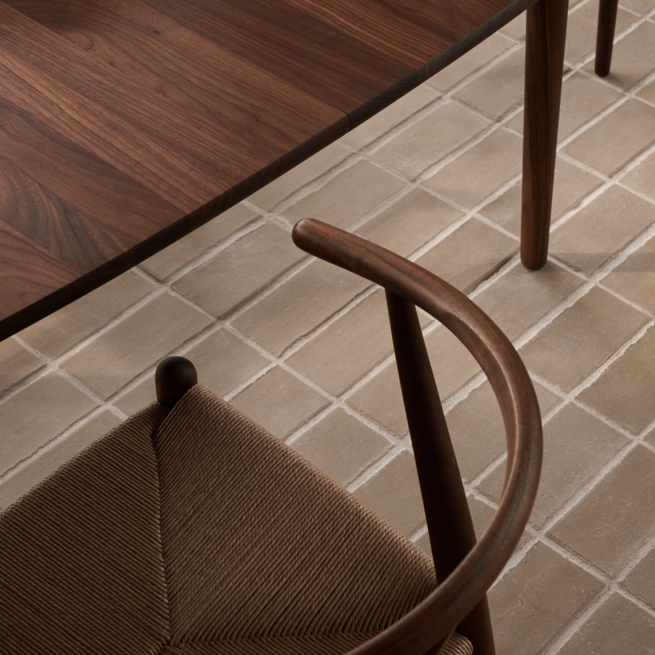 CH24（Yチェア） / ウォルナット材 オイル仕上げ / ナチュラルペーパーコード / SH45cm / CARL HANSEN & SON（カール・ハンセン＆サン） / ハンス J. ウェグナー / ワイチェア / walnut oil / 正規販売店 [5]