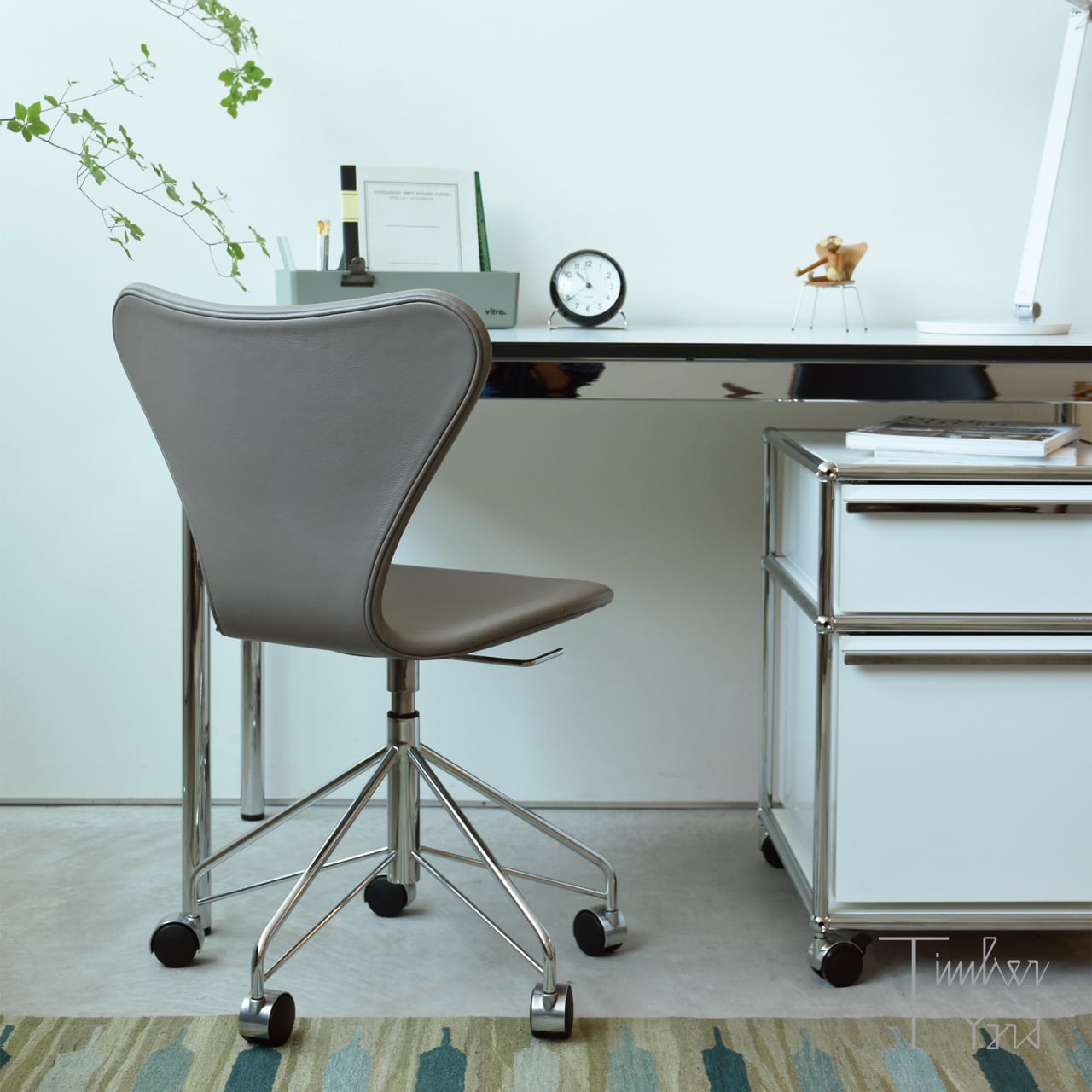 セブンチェア（3117）キャスター付き フルパディング エッセンシャルレザー｜ストーン／クローム脚 [3]