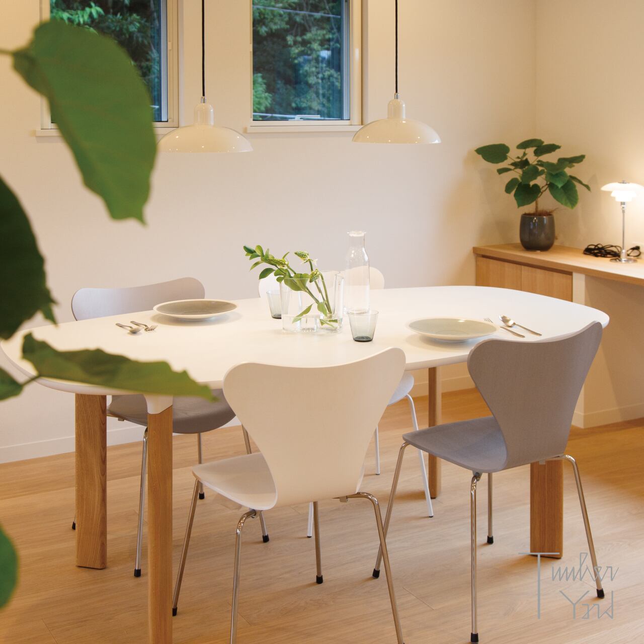 アナログテーブル｜JH63 / ホワイト / ホワイトトランペット / オーク脚 [5]