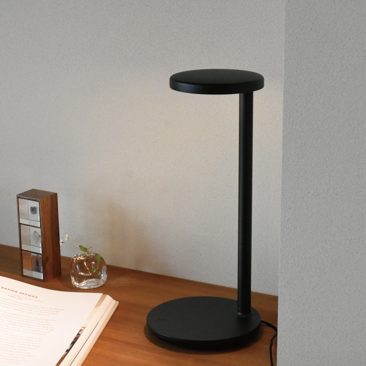 オブリーク / マットアンスラサイト / OBLIQUE / Matt Anthracite / FLOS（フロス）/ テーブルライト / デスクライト / 白 / 正規販売店 [4]