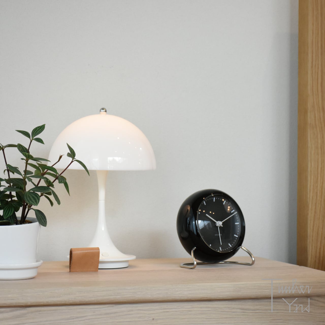 Table Clock / CITY HALL / Black / Φ110mm / アラーム / スヌーズ / LED灯 / テーブルクロック / シティホール / ブラック / ARNE JACOBSEN（アルネ・ヤコブセン）/ 置き時計 / 目覚まし時計 / 正規販売店 [4]