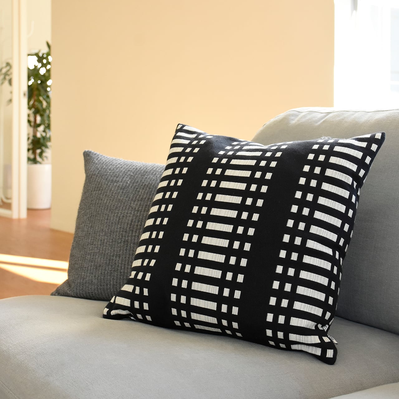 Cushion Cover 45｜Nereus［Black］ [2]