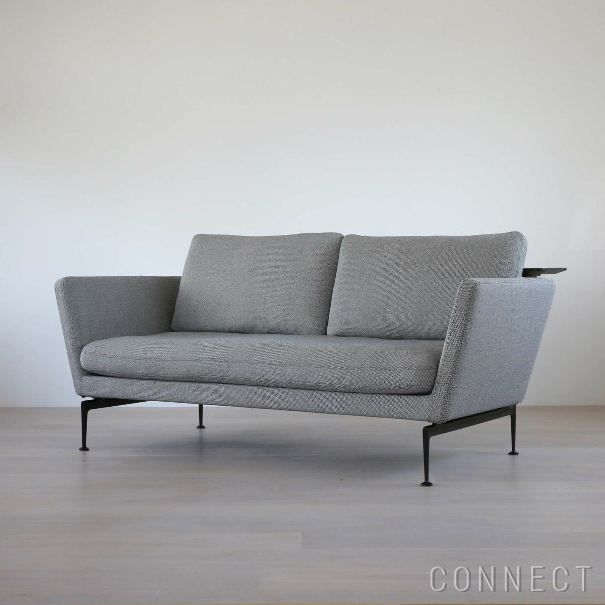 【ソファキャンペーン対象】Vitra（ヴィトラ） / Suita Sofa 2-Seater（スイタソファ 2シーター）バッククッション クラシック トレー付き / Credo 13 salt’n pepper /ベーシックダーク脚・パウダーコート仕上げ [3]