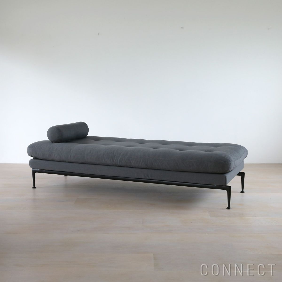 【ソファキャンペーン対象】Vitra（ヴィトラ） / Suita Daybed tufted（スイタデイベッドタフテッド） / Volo mid-gray / ロールクッション付き / ベーシックダーク脚・パウダーコート仕上げ / ソファ [4]