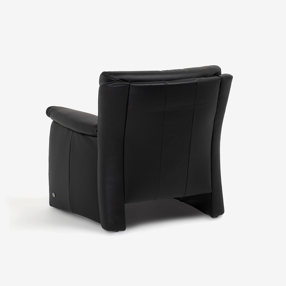 himolla（ヒモラ）アームチェア「ベルク model.9002」幅81cm 革#33 ブラック色 [3]