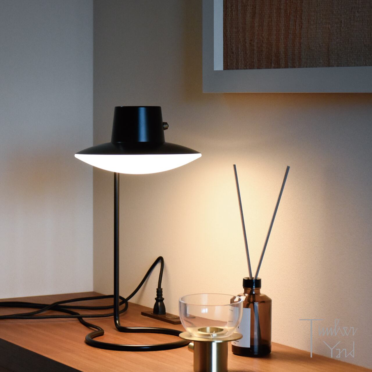 AJ オックスフォード テーブルランプ / H410 / ベース式 / ブラックメタルシェード＋乳白ガラス / AJ Oxford Table Lamp / Metal Black+Opal Glass / アーネ・ヤコブセン / Louis Poulsen（ルイスポールセン）/ テーブルライト / 正規販売店 [2]