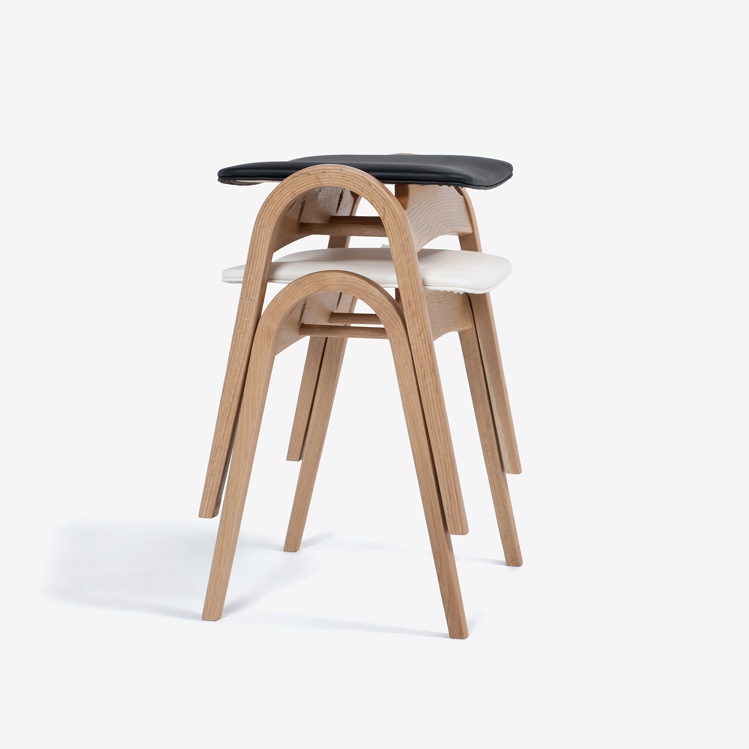 秋田木工 スツール「No.202」ナラ材WOホワイトオーク色 張地#PVCBK ブラック色 [5]