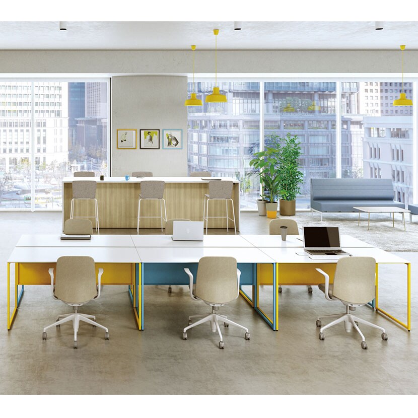 オカムラ ソリスト Soliste スタンダードタイプ 3K20NA MHH1 オフィスデスク 平机 幅1800×奥行600×高さ720mm 幕板付き 配線ダクト付き メラミン天板 フレーム脚(イエロー) 天板(ホワイト) [5]