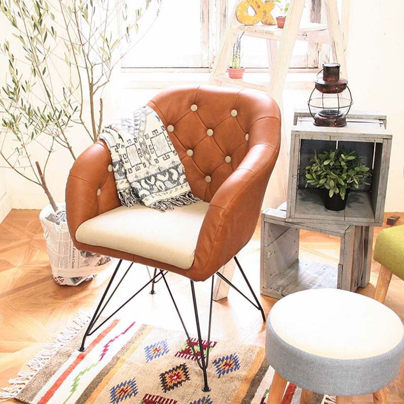 市場 デザインチェア ボタン キャメル 肘付き 布張り アンティーク風 固定脚 パーソナルチェア ダイニングチェア [2]