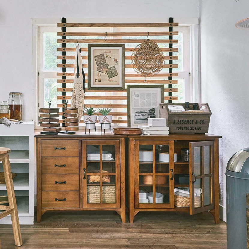 キャビネット ティンバ チェスト 収納棚 コンパクト リビング収納 収納家具 食器棚 木製 天然木 強化ガラス扉 開き扉 アンティーク レトロ 黒アイアン 引き出し付き 幅800×奥行400×高さ750mm [2]