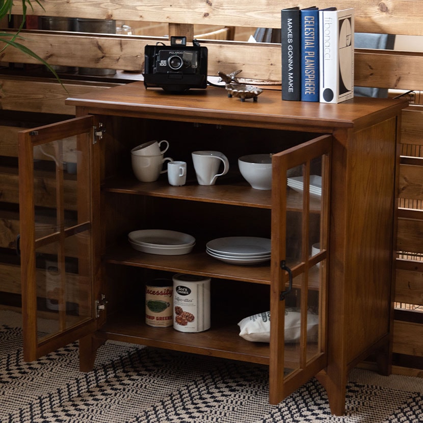 キャビネット ティンバ 収納棚 コンパクト リビング収納 収納家具 食器棚 木製 天然木 強化ガラス扉 開き扉 アンティーク レトロ 黒アイアン 幅800×奥行400×高さ750mm [5]