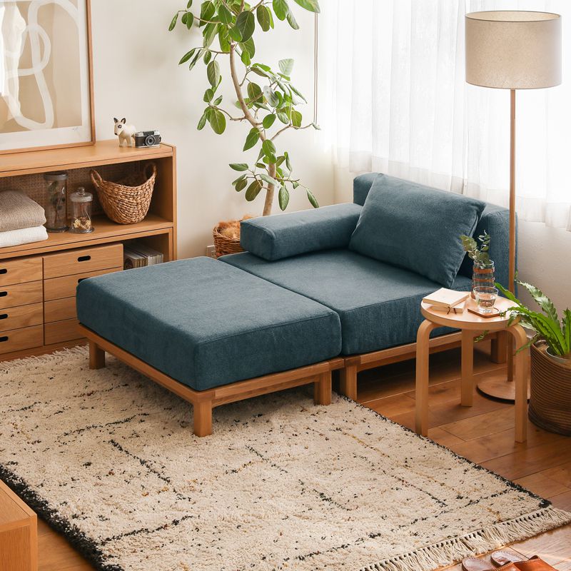 幅、奥行きの違うサイズを、自由に組み合わせて使える「rect unit sofa（レクト ユニットソファー）」シリーズ。ソファーに合わせて、ゆったりと足を伸ばしてくつろげるオットマンタイプです。 [2]